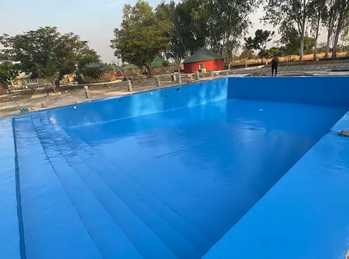 Piscine avec revêtement résine